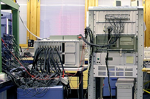 KIT2 is used with multiplexer unit and is connected to a mixing system.